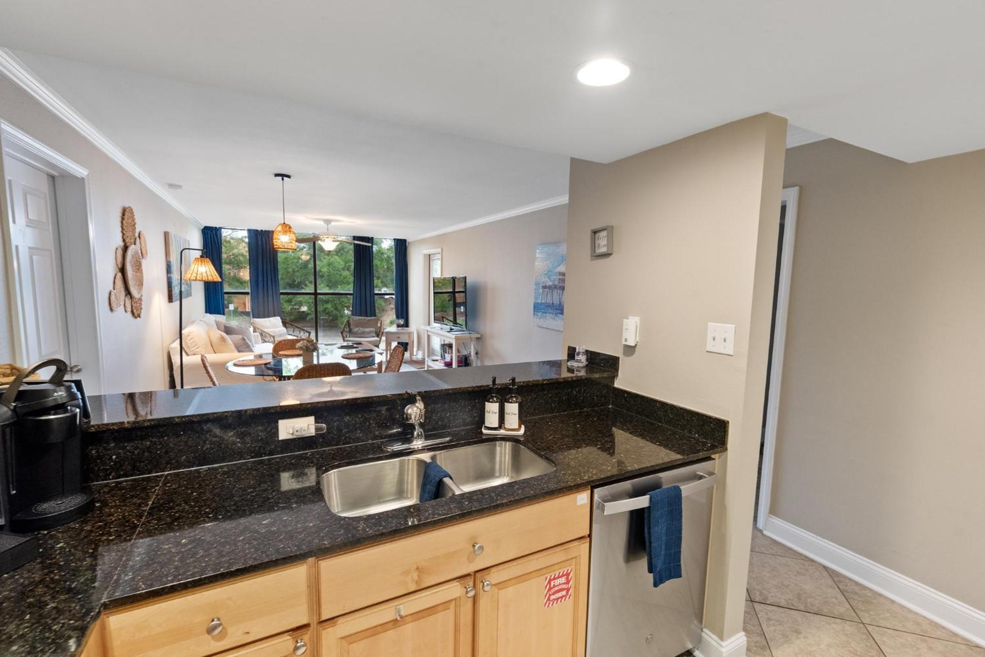 Fun 2 Bed/2 Bath Condo With Pool On Biloxi Beach Exteriör bild